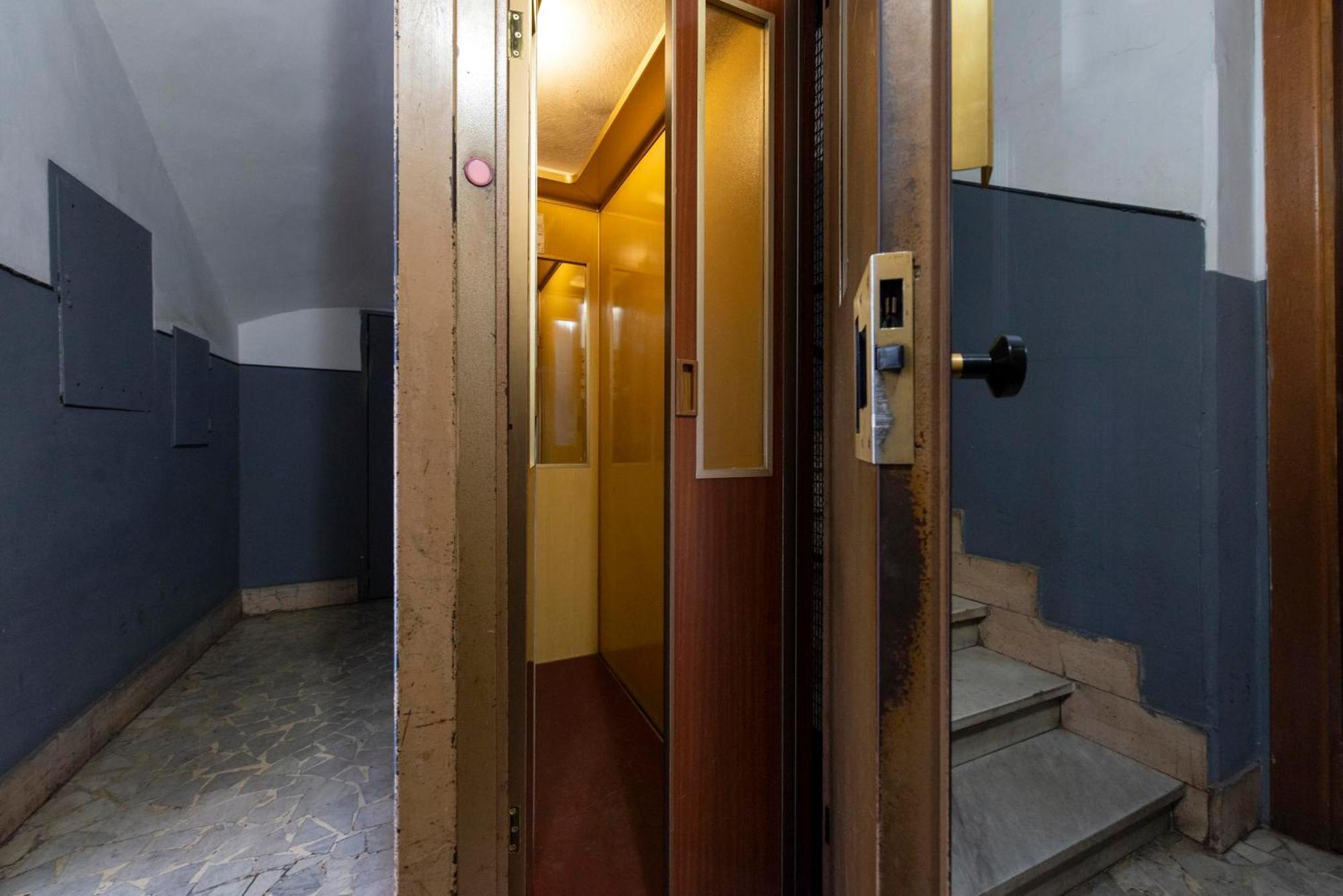 Redseven Apartment Rom